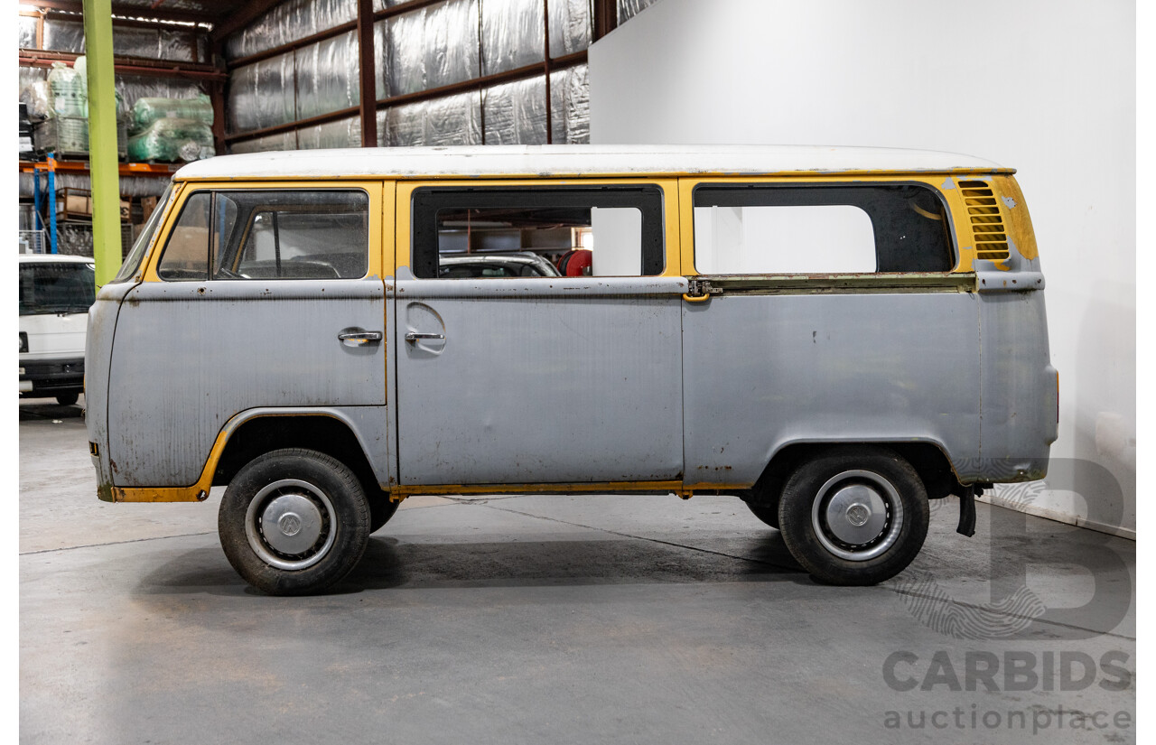 Circa 1970 Volkswagen Kombi Type 2 T2 Lowlight Van 1.6L