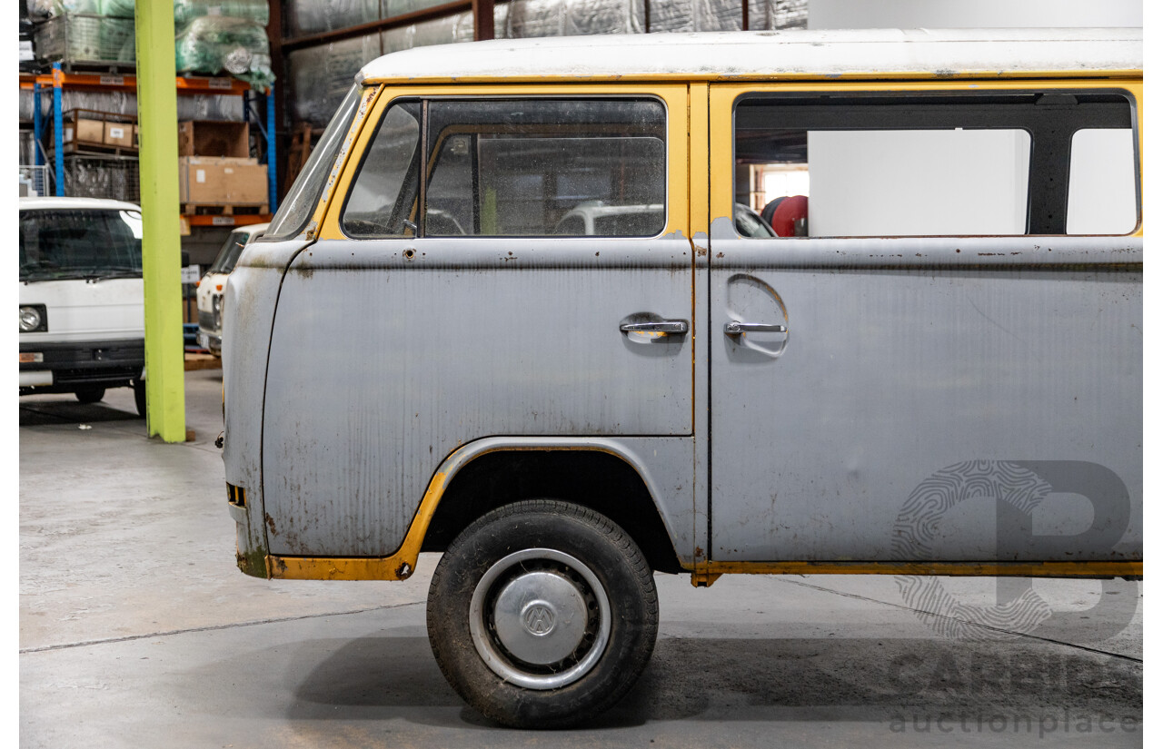 Circa 1970 Volkswagen Kombi Type 2 T2 Lowlight Van 1.6L