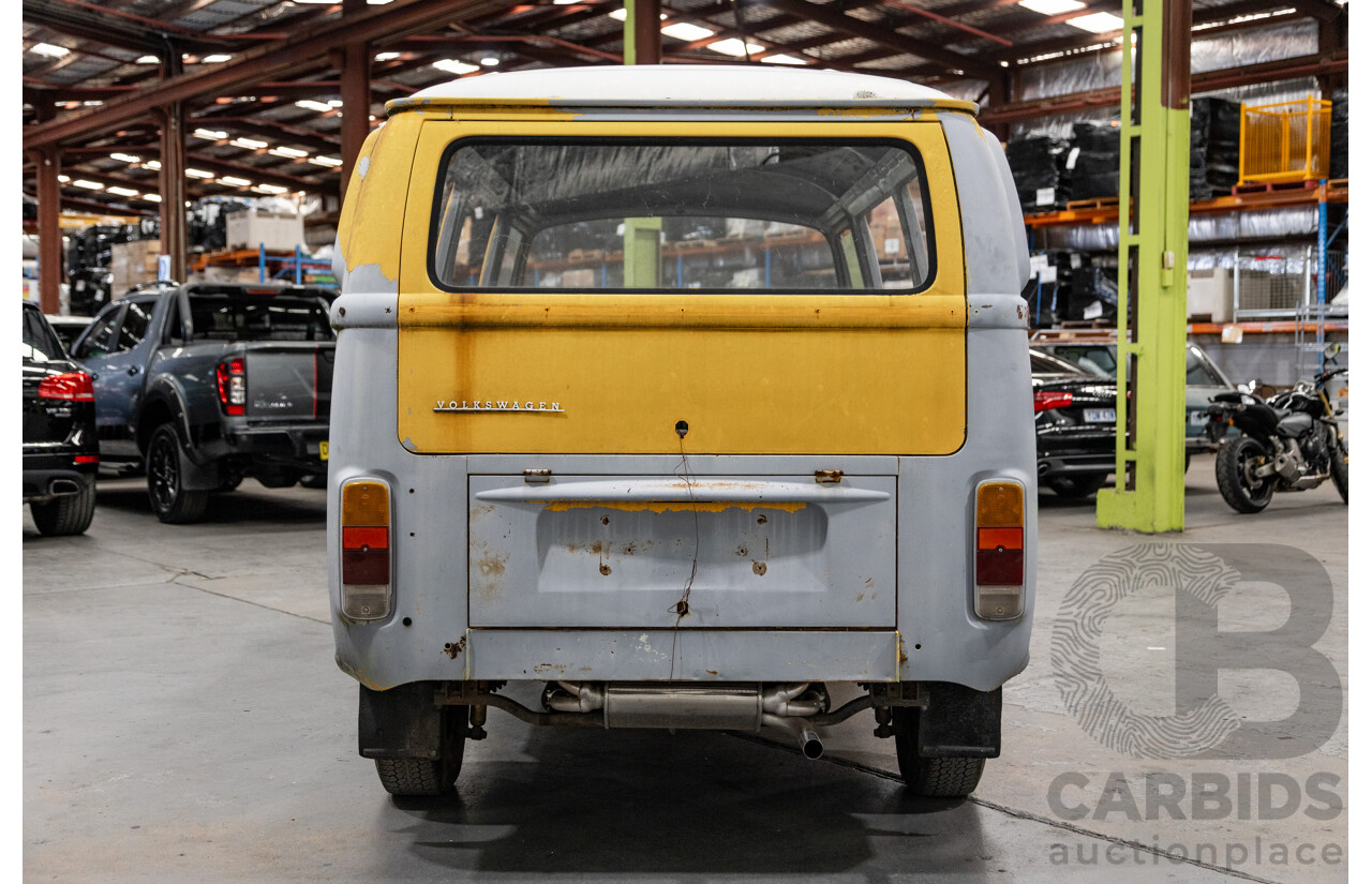 Circa 1970 Volkswagen Kombi Type 2 T2 Lowlight Van 1.6L