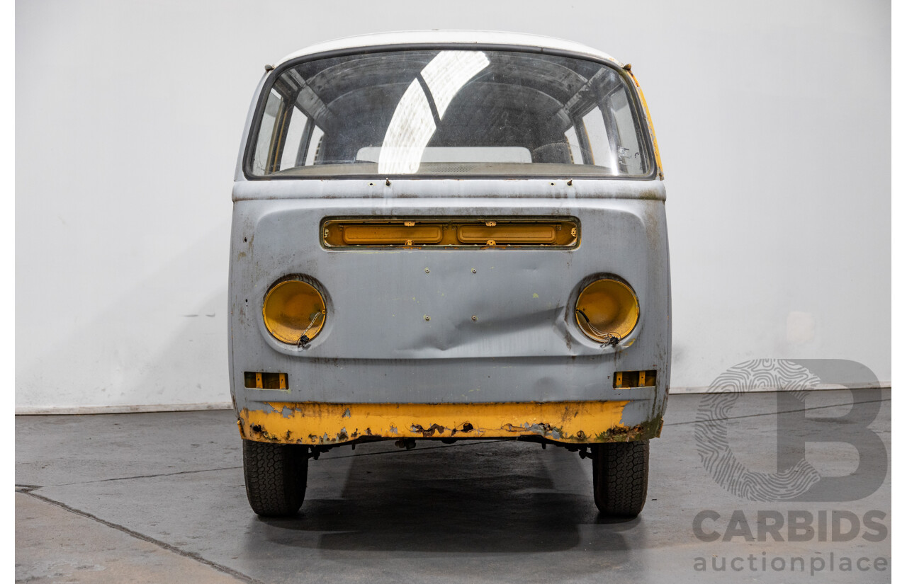 Circa 1970 Volkswagen Kombi Type 2 T2 Lowlight Van 1.6L