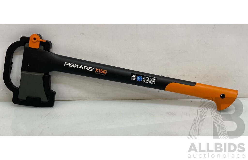 Fiskars X15 Axe