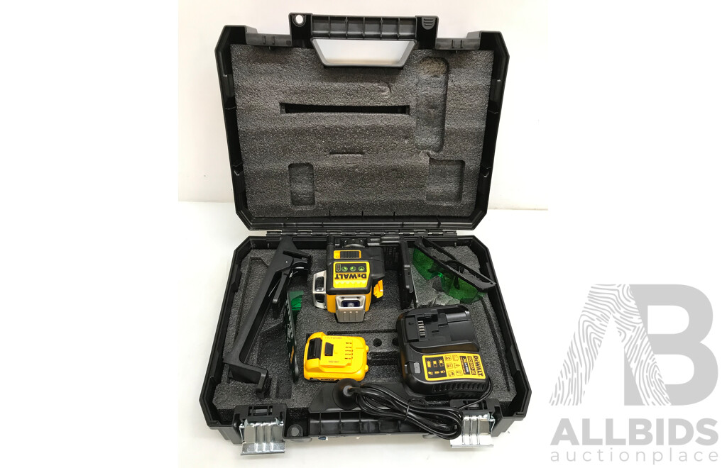 DeWalt (DCE089G) Cordless Green Beam Line Laser Kit