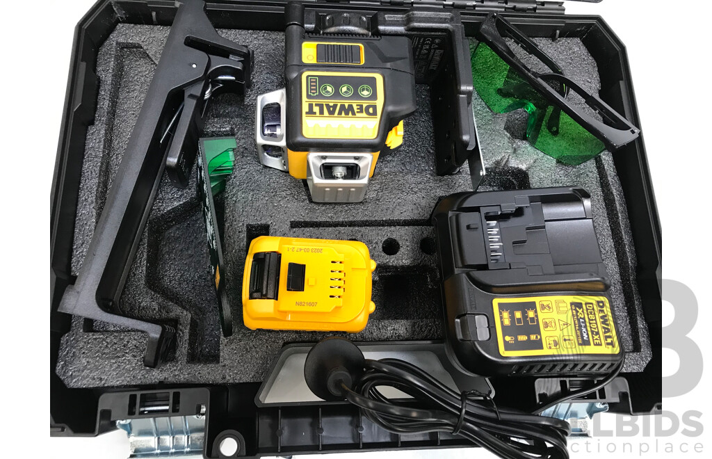 DeWalt (DCE089G) Cordless Green Beam Line Laser Kit