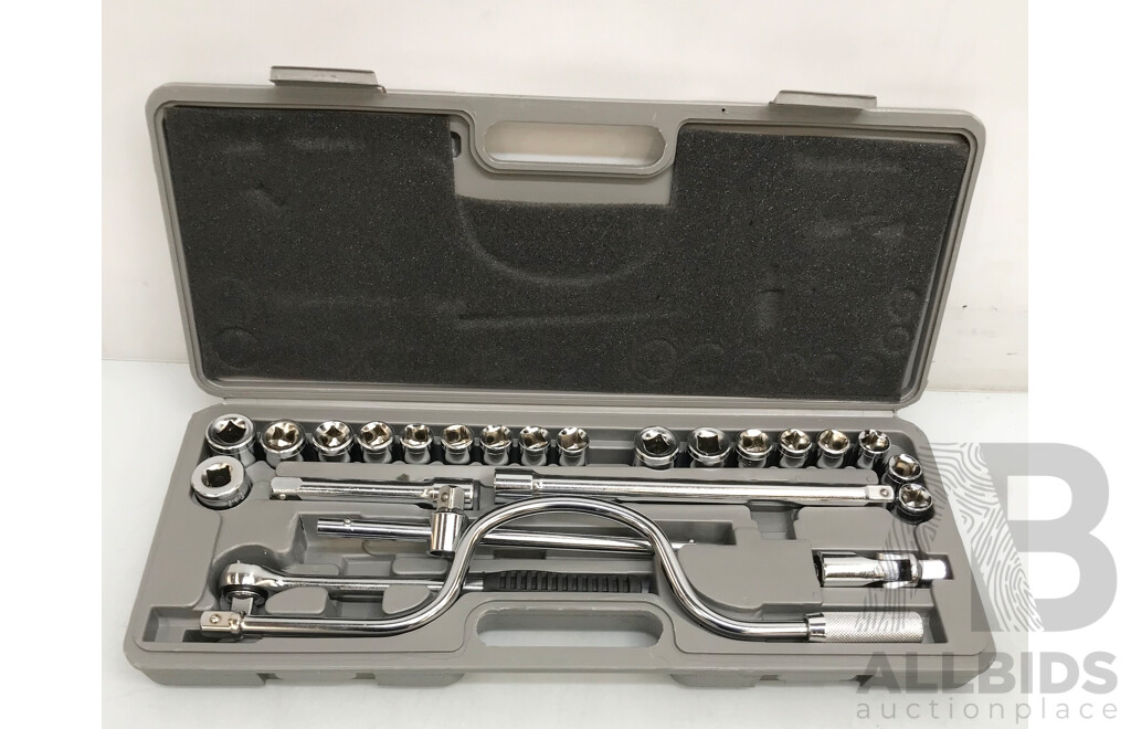 24 Piece Socket and Tool Set