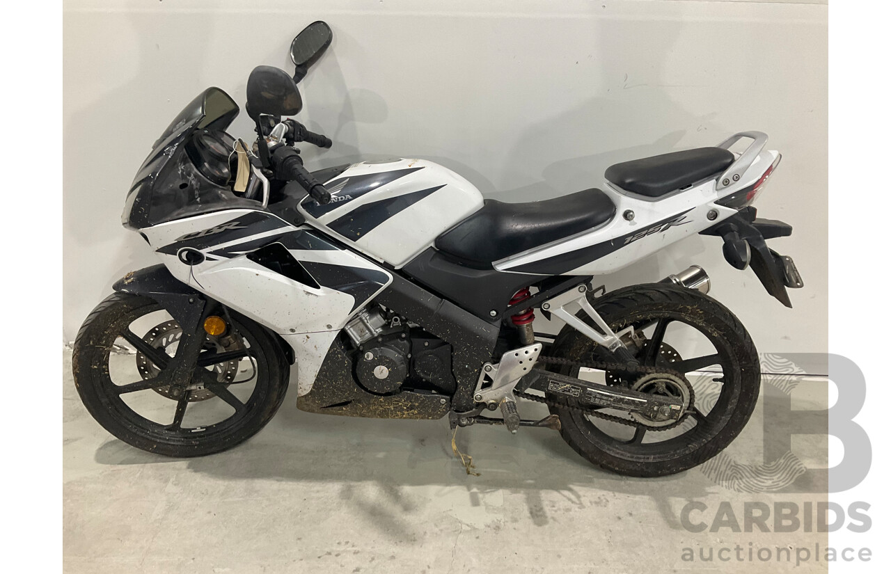 Honda CBR125R Motorbike 125cc