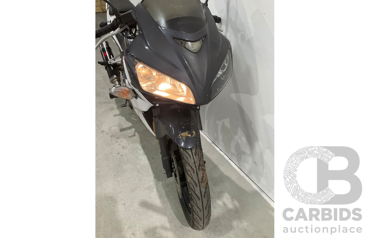 Honda CBR125R Motorbike 125cc