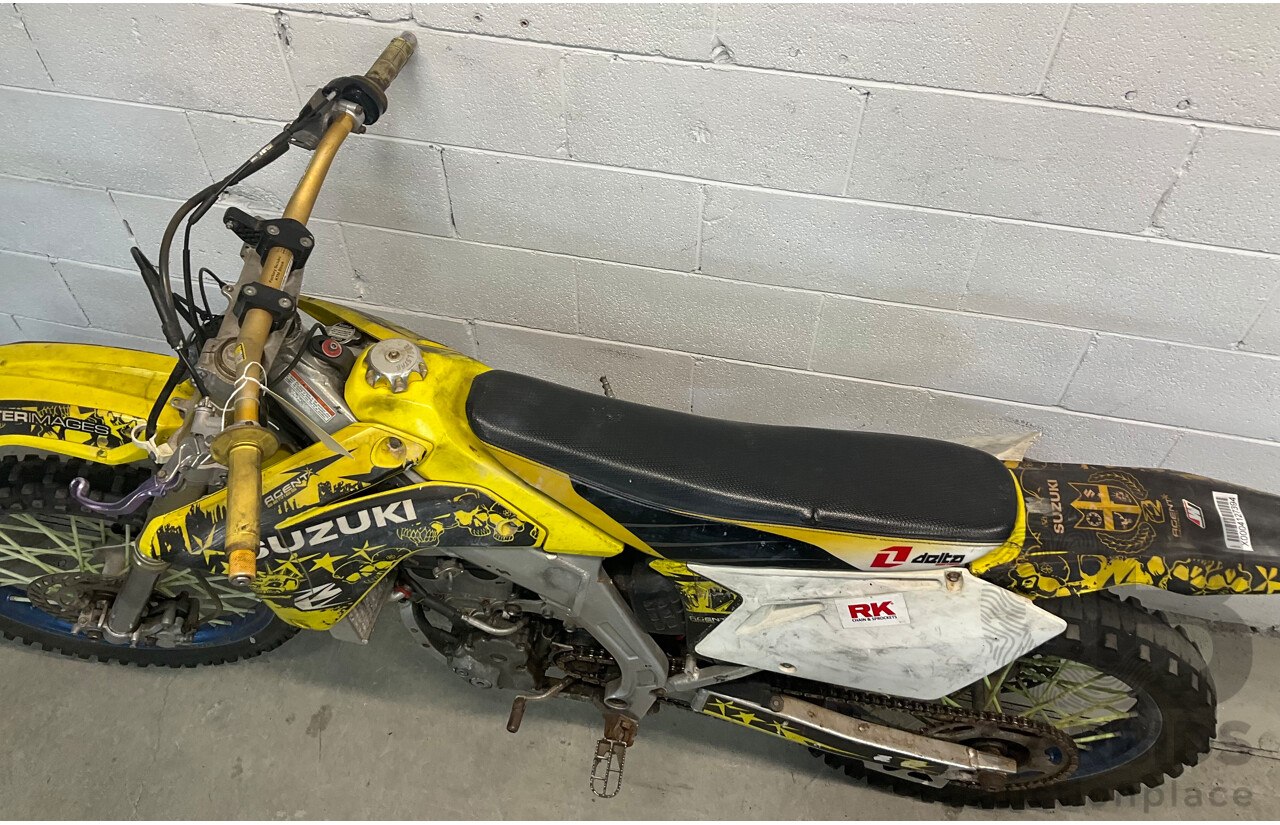 SUZUKI 2006 RMZ-450 Dirtbike