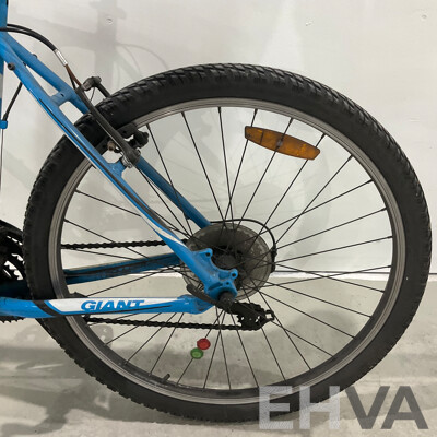 Giant Boulder Mountain Bike (Size L)