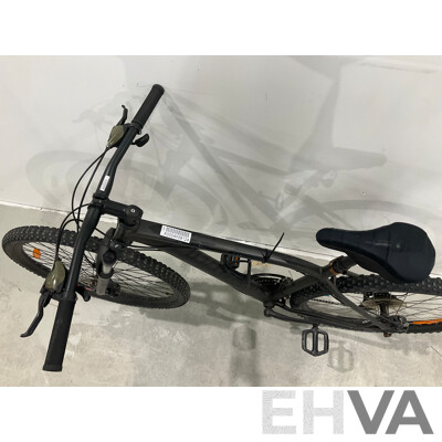 Specialised Mountain Bike (49cm Frame)