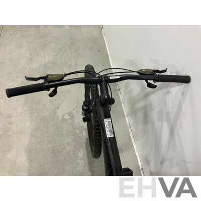 Specialised Mountain Bike (49cm Frame)