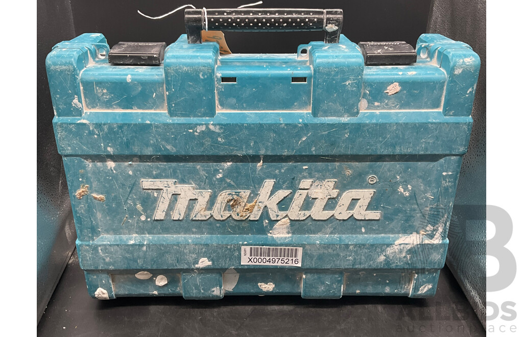 Makita Toolbox with Autofeed Screwdriver, Batteries and Charger