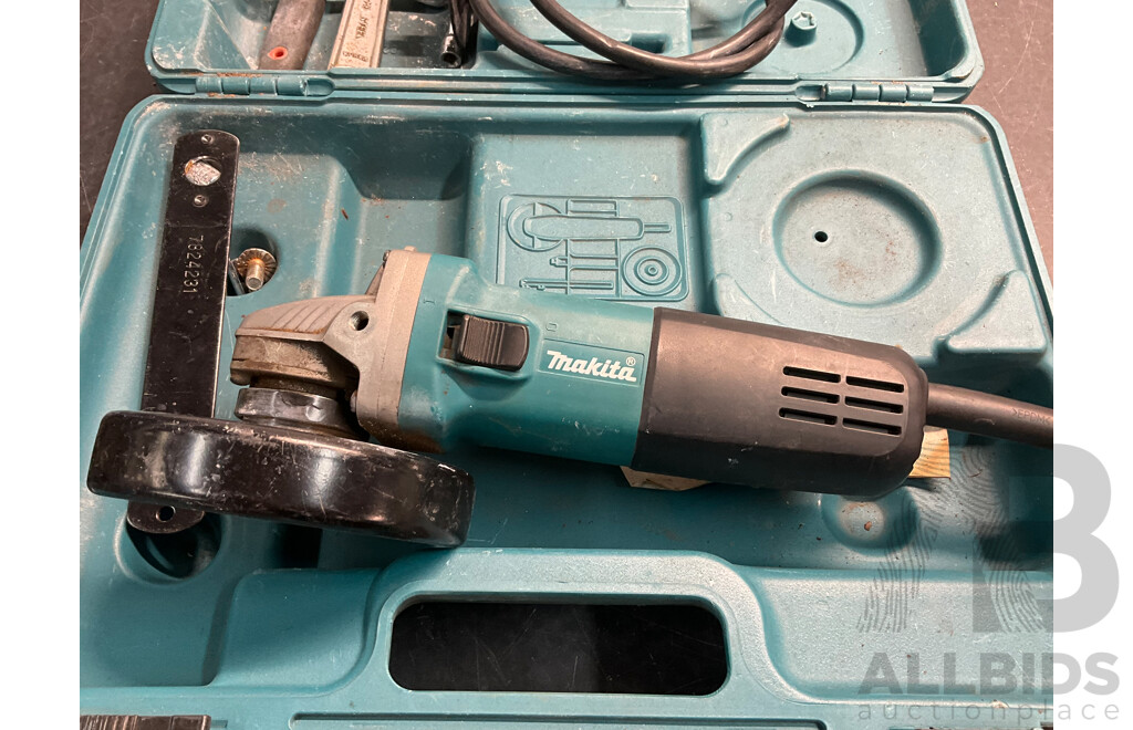 Makita 710W 125mm Angle Grinder in Case