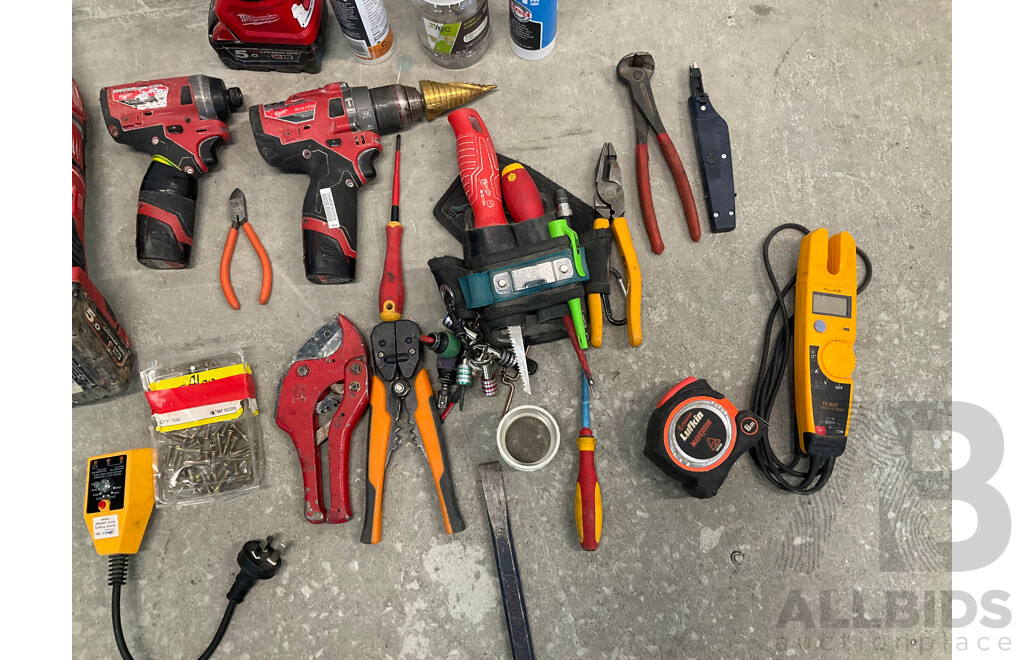 3x MILWAUKEE Tools & Light, FLUKE Ekectrical Tester, Pliers, Screwdrivers,