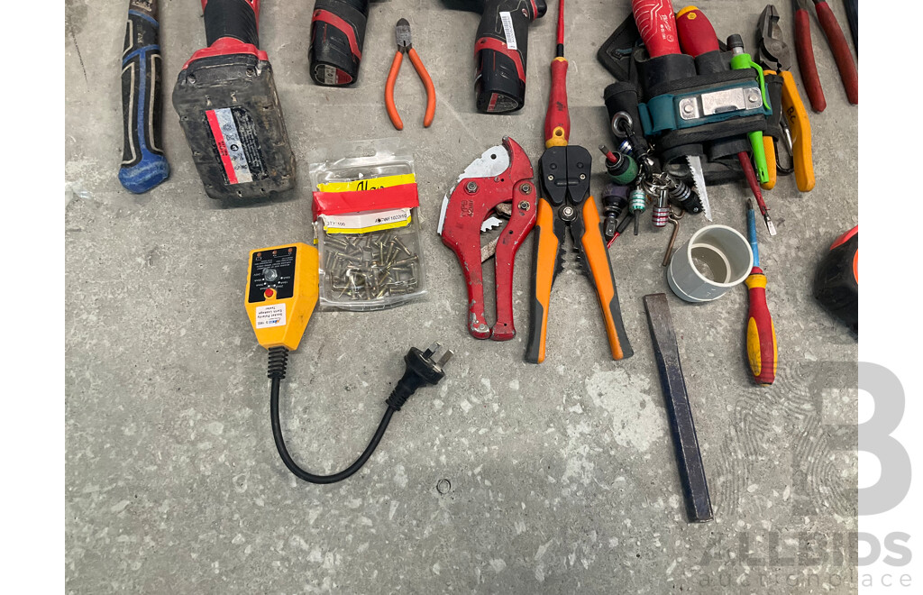 3x MILWAUKEE Tools & Light, FLUKE Ekectrical Tester, Pliers, Screwdrivers,