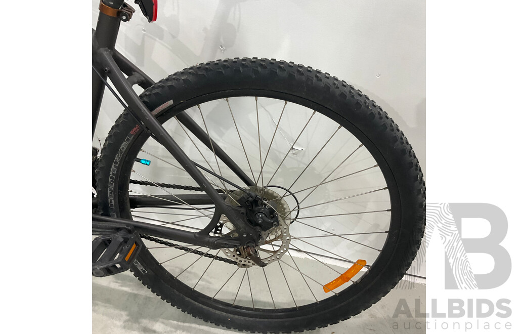 Specialised Mountain Bike (49cm Frame)