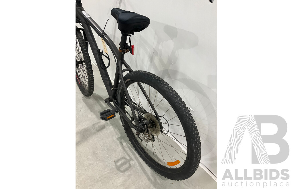 Specialised Mountain Bike (49cm Frame)