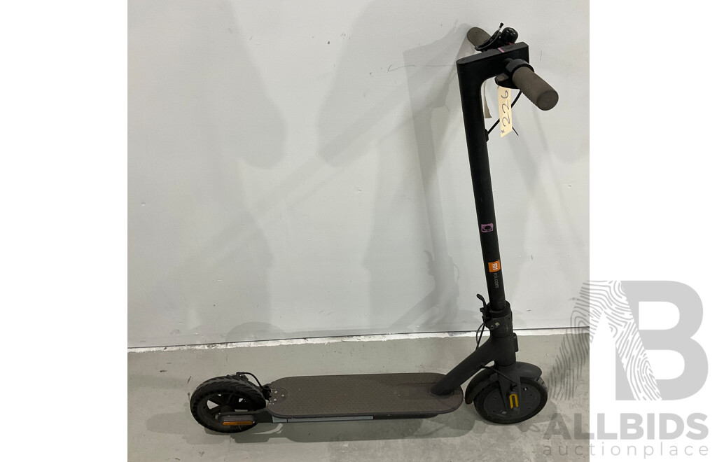 Segway Ninebot F40A Electric Scooter