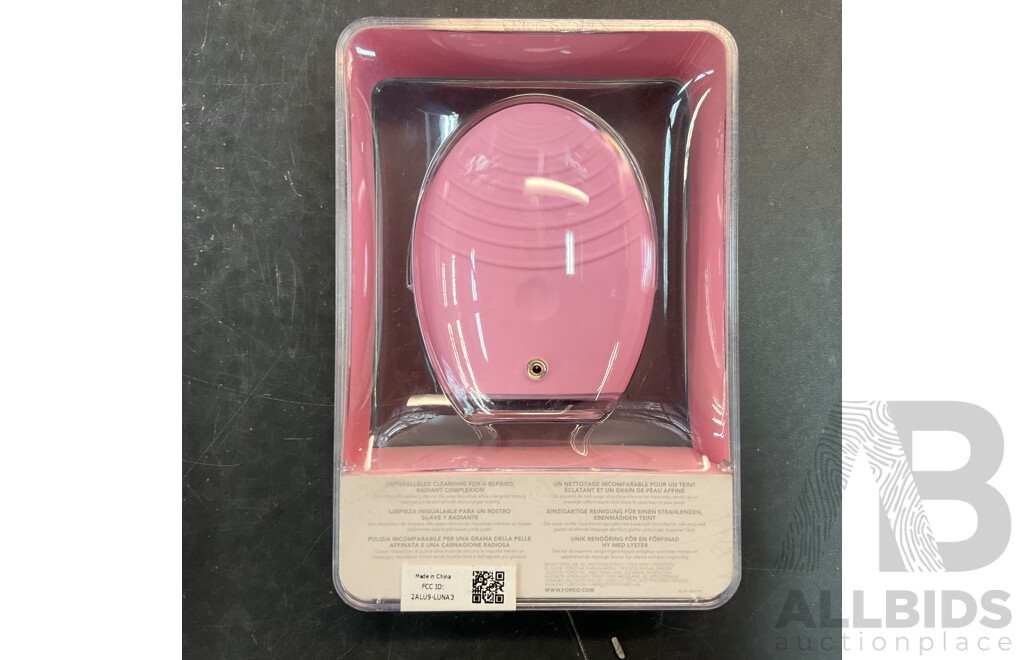 FOREO LUNA 3 Smart Facial Cleansing & Firming Massager - Pink -  ORP$369.00