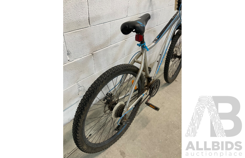 Diamondback Mountain Bike (48cm Frame)