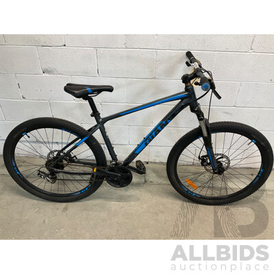 Giant Mountain Bike (Size M)