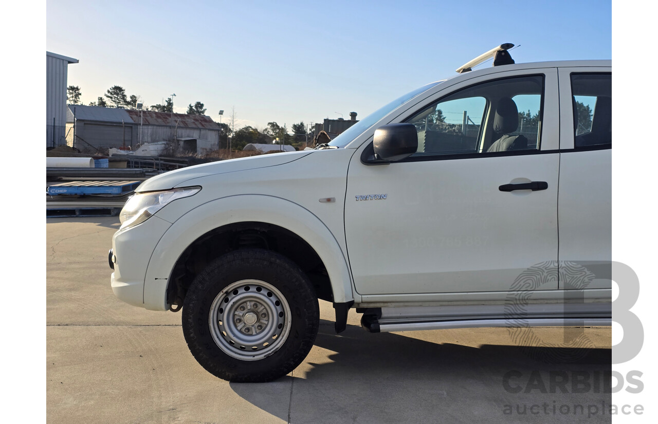 9/2015 Mitsubishi Triton GLX (4x4) MQ MY16 4d Dual Cab Chassis White Turbo Diesel 2.4L