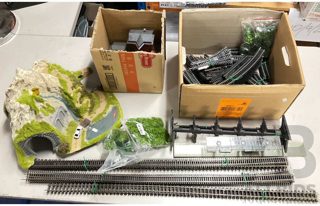 Collection of Vintage HO Scale Railway Track and Scenery Including Signal Box, Station, Noch Tunnel, Trees, Buildings - Curved, Points and Straight Track