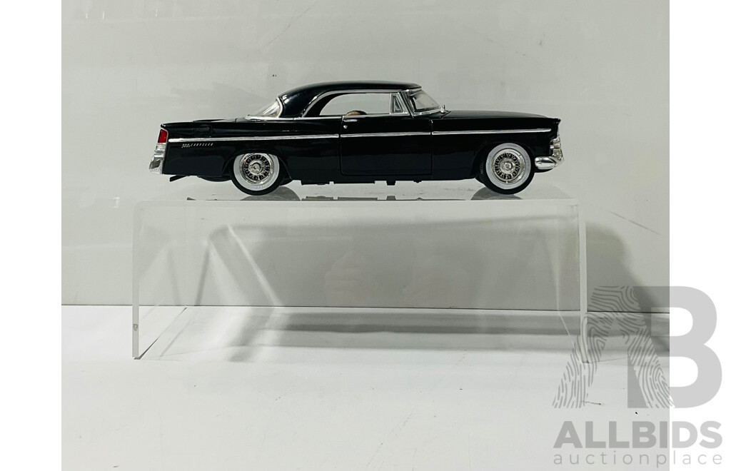 Maisto 1:18 Diecast Scale Model 1956 Chrysler 300B