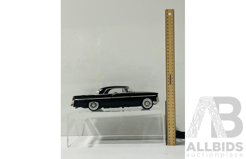 Maisto 1:18 Diecast Scale Model 1956 Chrysler 300B