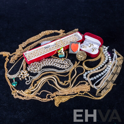Vintage Ginza Pearl Cultured Necklace, Needs Restringing with Gold/silver Tone Vintage Jewellery Collection