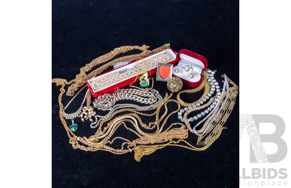 Vintage Ginza Pearl Cultured Necklace, Needs Restringing with Gold/silver Tone Vintage Jewellery Collection