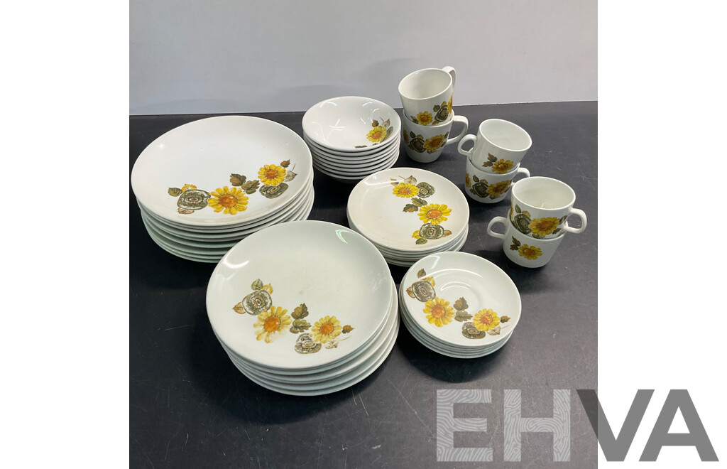 Vintage JOHNSON of AUSTRALIA  Dinnerware - Snowhite Daisy Pattern