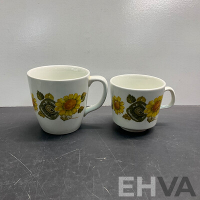 Vintage JOHNSON of AUSTRALIA  Dinnerware - Snowhite Daisy Pattern
