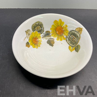 Vintage JOHNSON of AUSTRALIA  Dinnerware - Snowhite Daisy Pattern