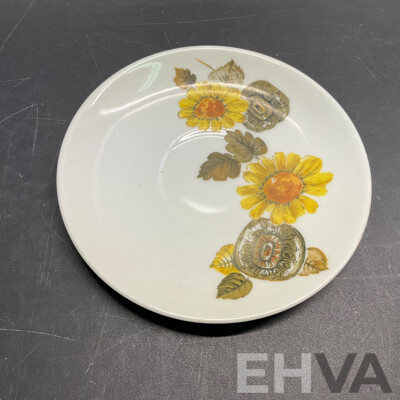 Vintage JOHNSON of AUSTRALIA  Dinnerware - Snowhite Daisy Pattern