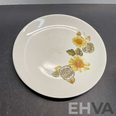 Vintage JOHNSON of AUSTRALIA  Dinnerware - Snowhite Daisy Pattern