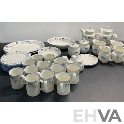 ROYAL DOULTON Windermere Expressions 39 Piece Included Tableware/ Mugs/Teapot and More