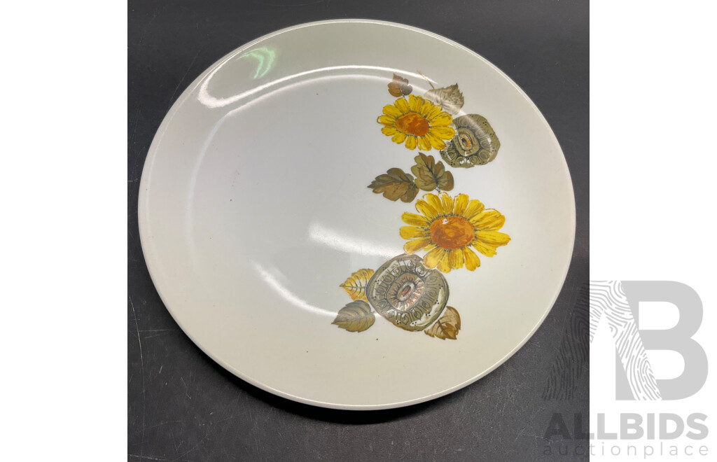 Vintage JOHNSON of AUSTRALIA  Dinnerware - Snowhite Daisy Pattern