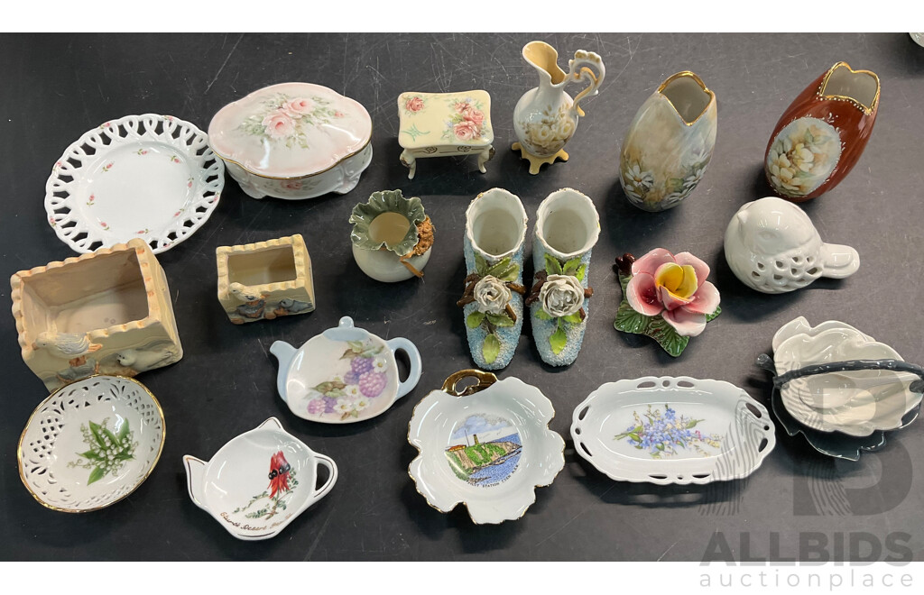 Collectable Vintage Small Plates/ Decoration - Lot of 18