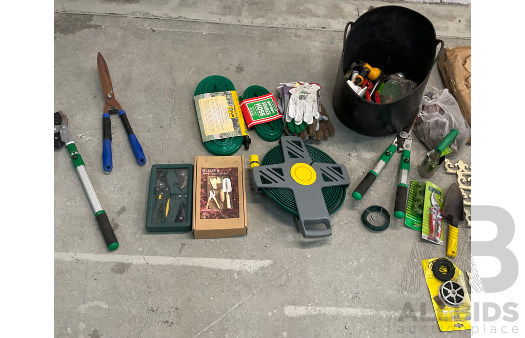 Assorted of Gardening Tools/ Accessories