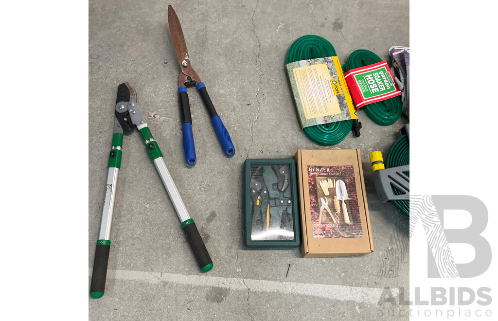 Assorted of Gardening Tools/ Accessories