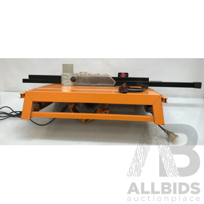 Triton Circular Saw with Saw Table