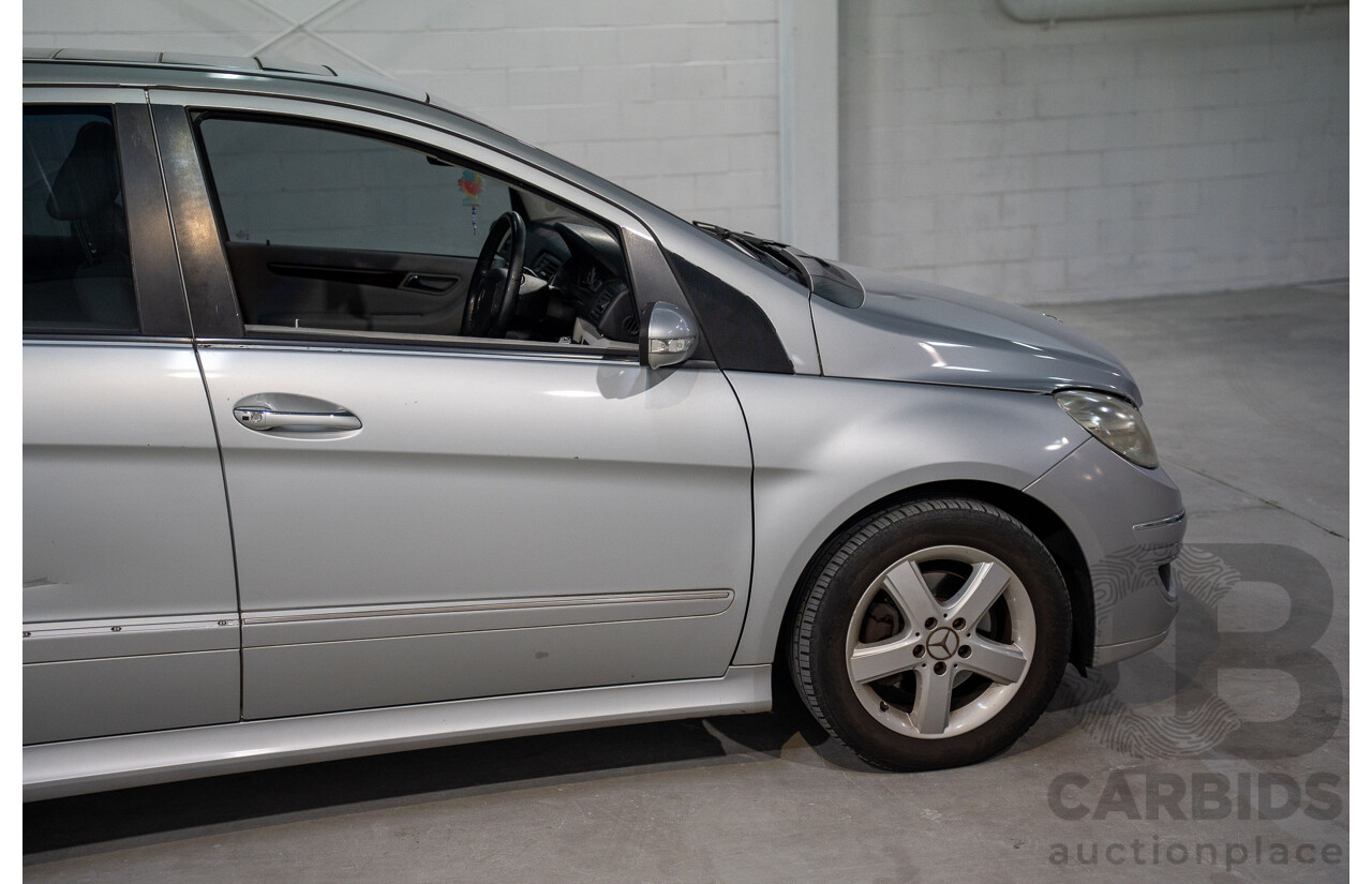 9/2005 Mercedes-Benz B200 245 5d Hatchback Polar Silver 2.0L