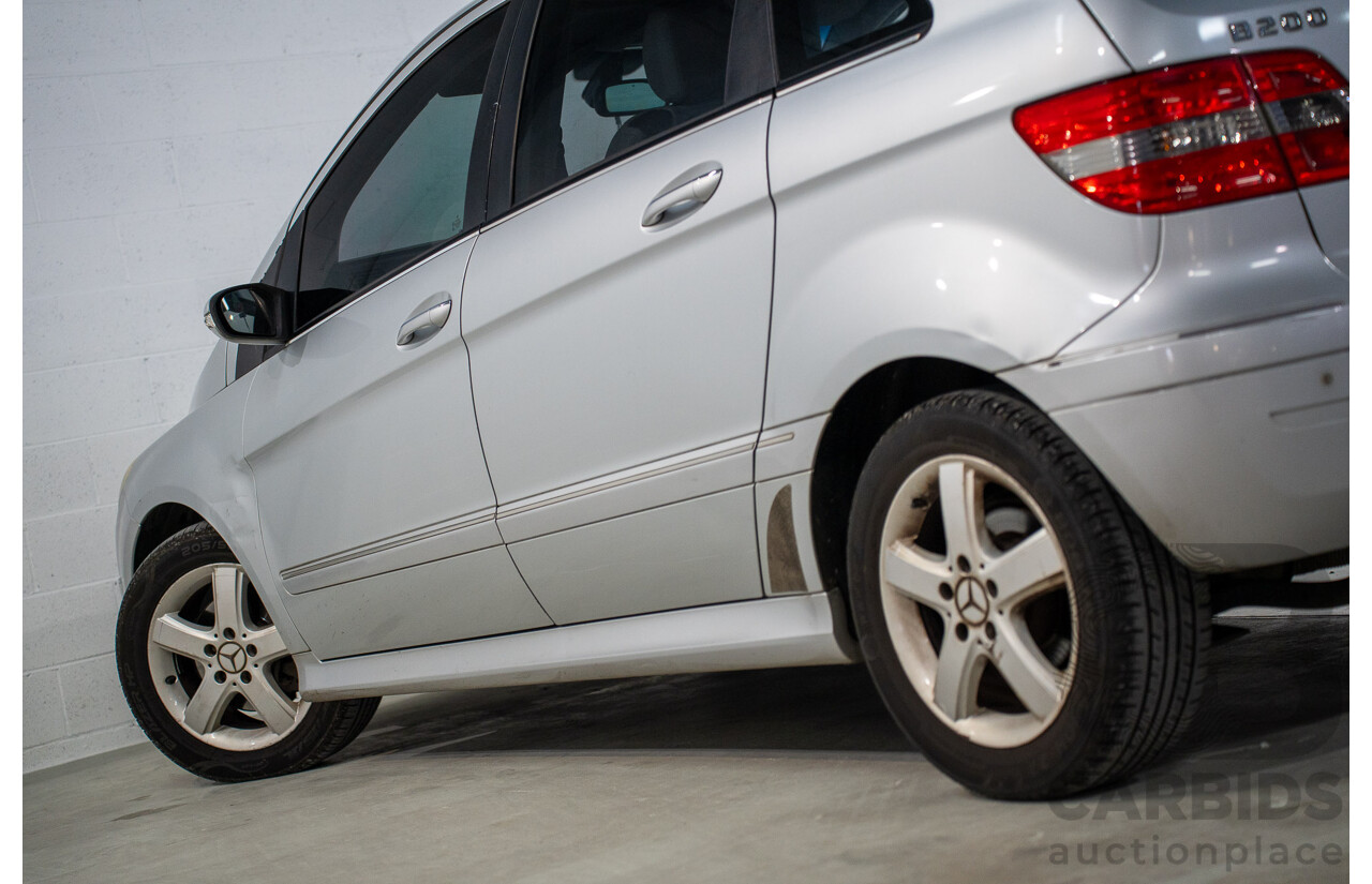 9/2005 Mercedes-Benz B200 245 5d Hatchback Polar Silver 2.0L