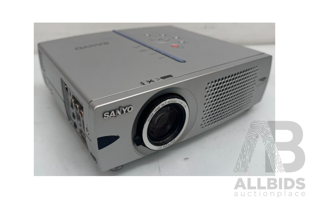 Sanyo (PLX-SW20) Projector