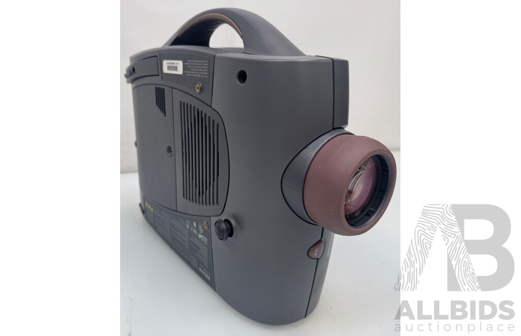 InFocus LP755 Projector