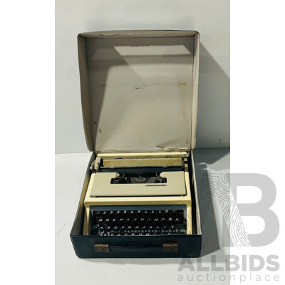 Vintage Underwood 310 Typewriter with Transport Case