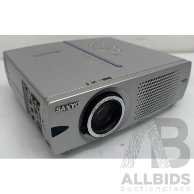 Sanyo (PLX-SW20) Projector