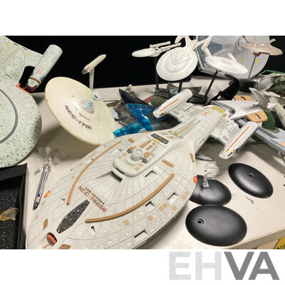 Star Trek Display Models Including the U.S.S Enterprise NCC-1701 and U.S.S Voyager NCC-765