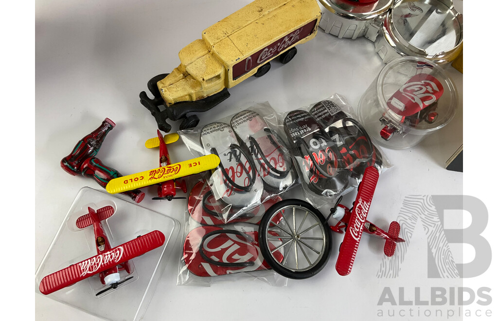 Selection of Coca Cola Memrobilia Including Franklin Collector Plates, Antique Style Key Hangers, Sand Sculpture, Box of Coasters, Battery Powered Mini Bear Party....