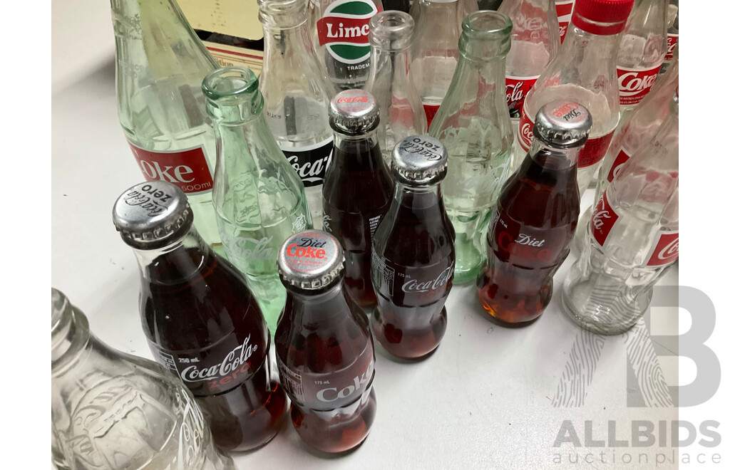 Collection of Vintage and Collectable Coke Bottles Including 1987 America's Cup